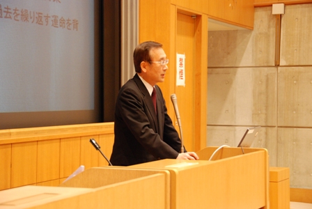 講演する秋葉広島市長