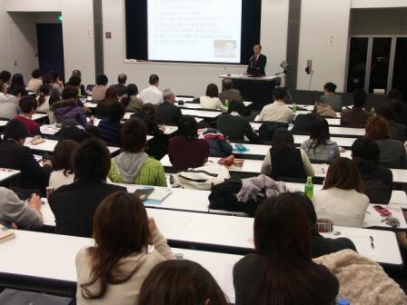 早稲田大学での講演の様子