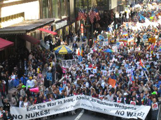 ニューヨーク市街地での平和行進