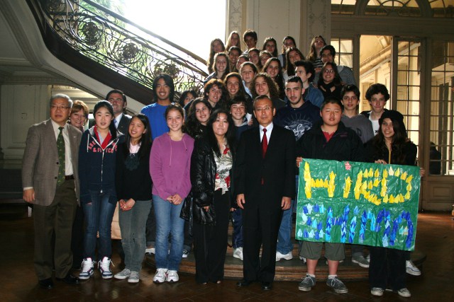 ブエノスアイレス市立高等語学院を訪問し、中高生40人に対して講演