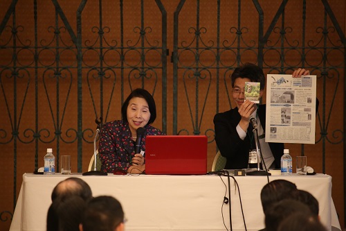 清原三鷹市長（左）による取組事例報告