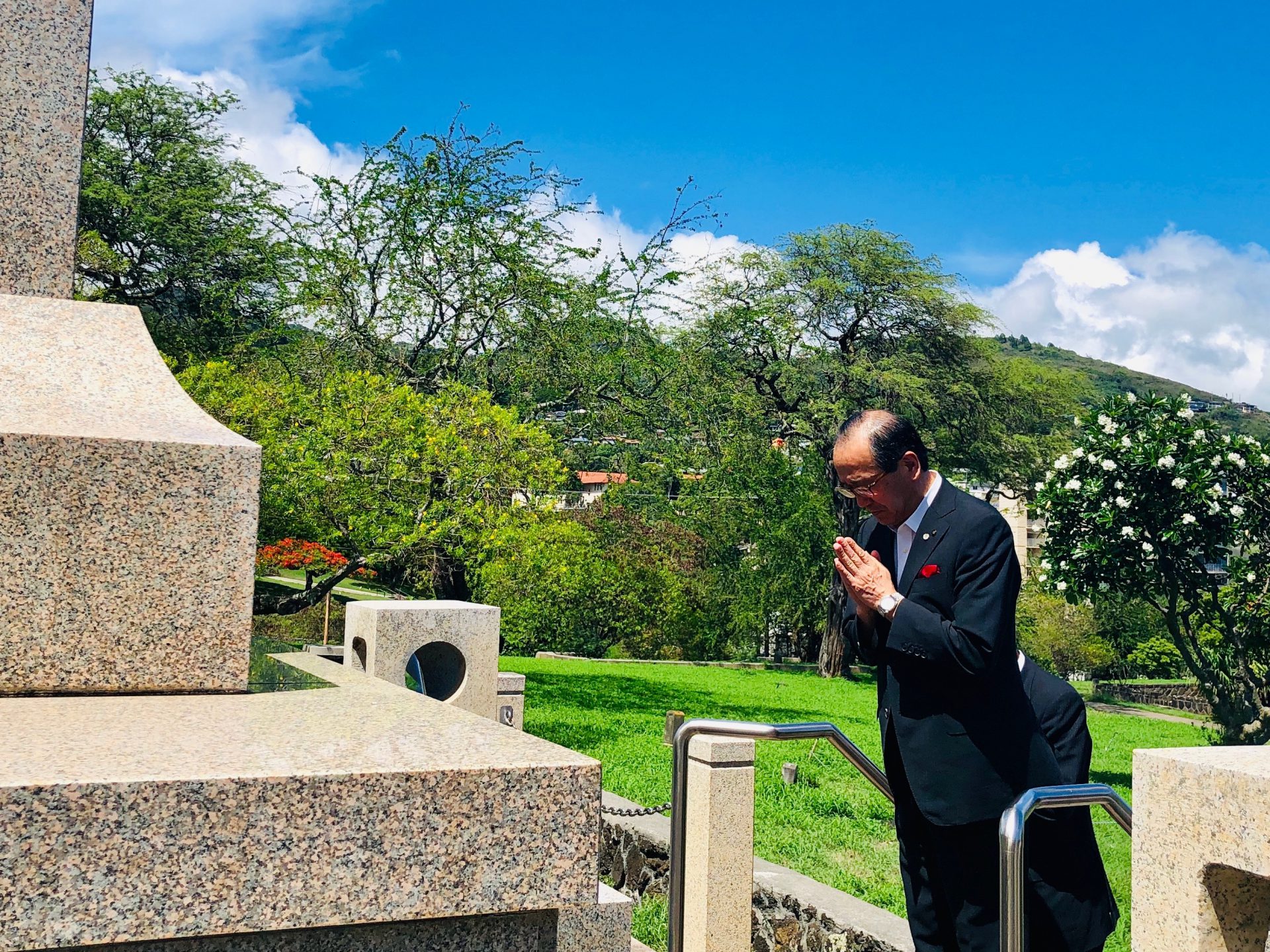 ハワイ日本人移民慰霊碑、国立太平洋記念墓地等への参拝 